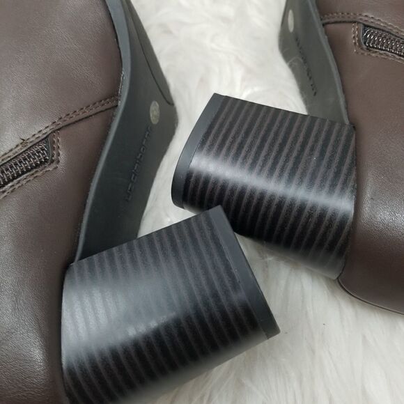 Brown Faux Leather LIZ CLAIBORNE ANKLE BOOTS. - Picture 9 of 16